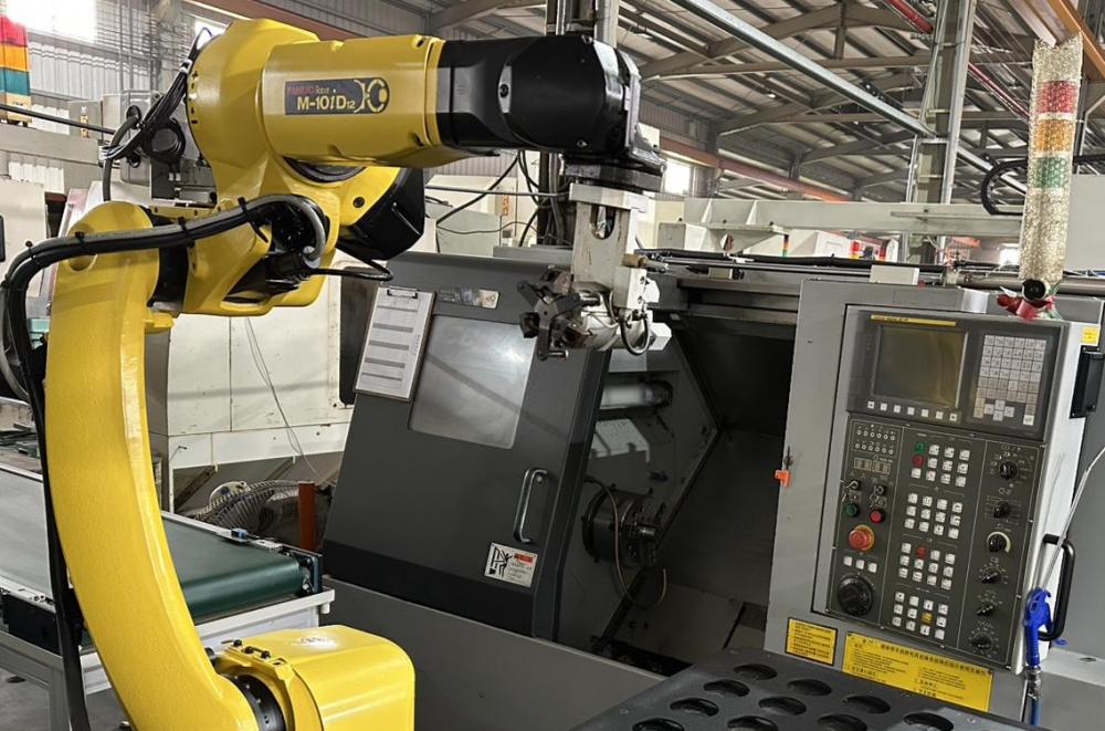 CNC車床(搭配自動手臂)
